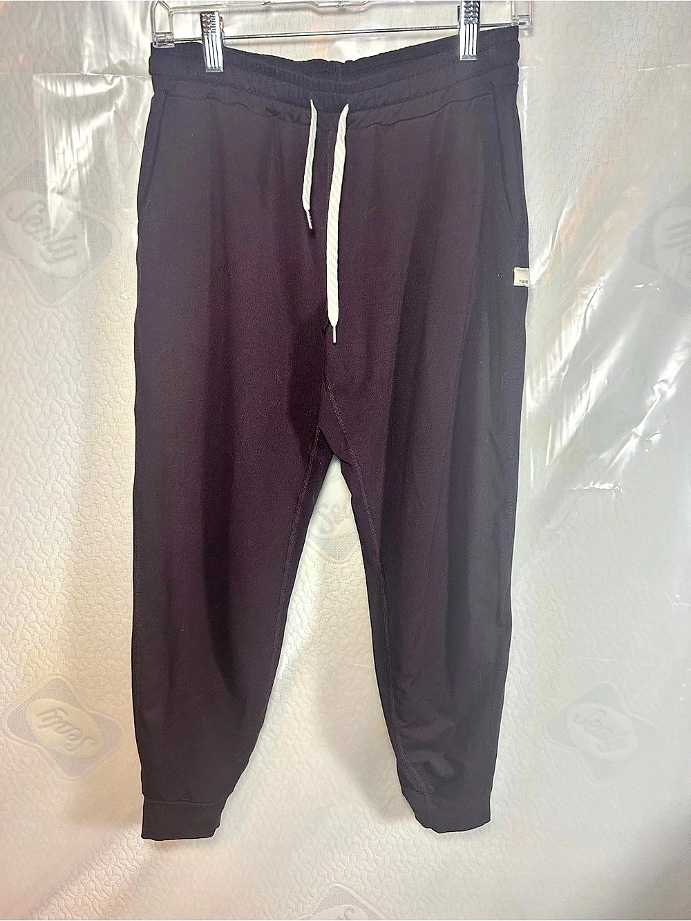 Vuori Performance Jogger Women's Pants maroon size m